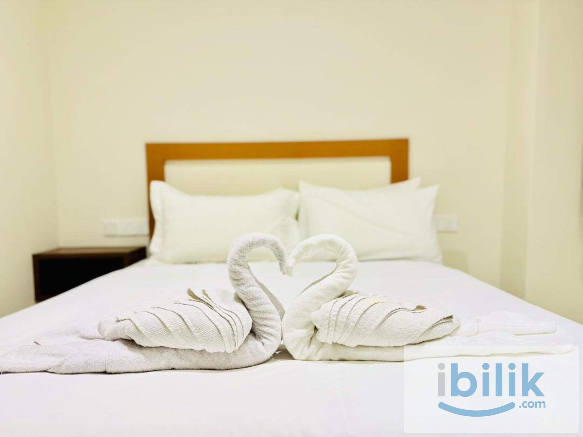 Deluxe Queen Room - Image 4