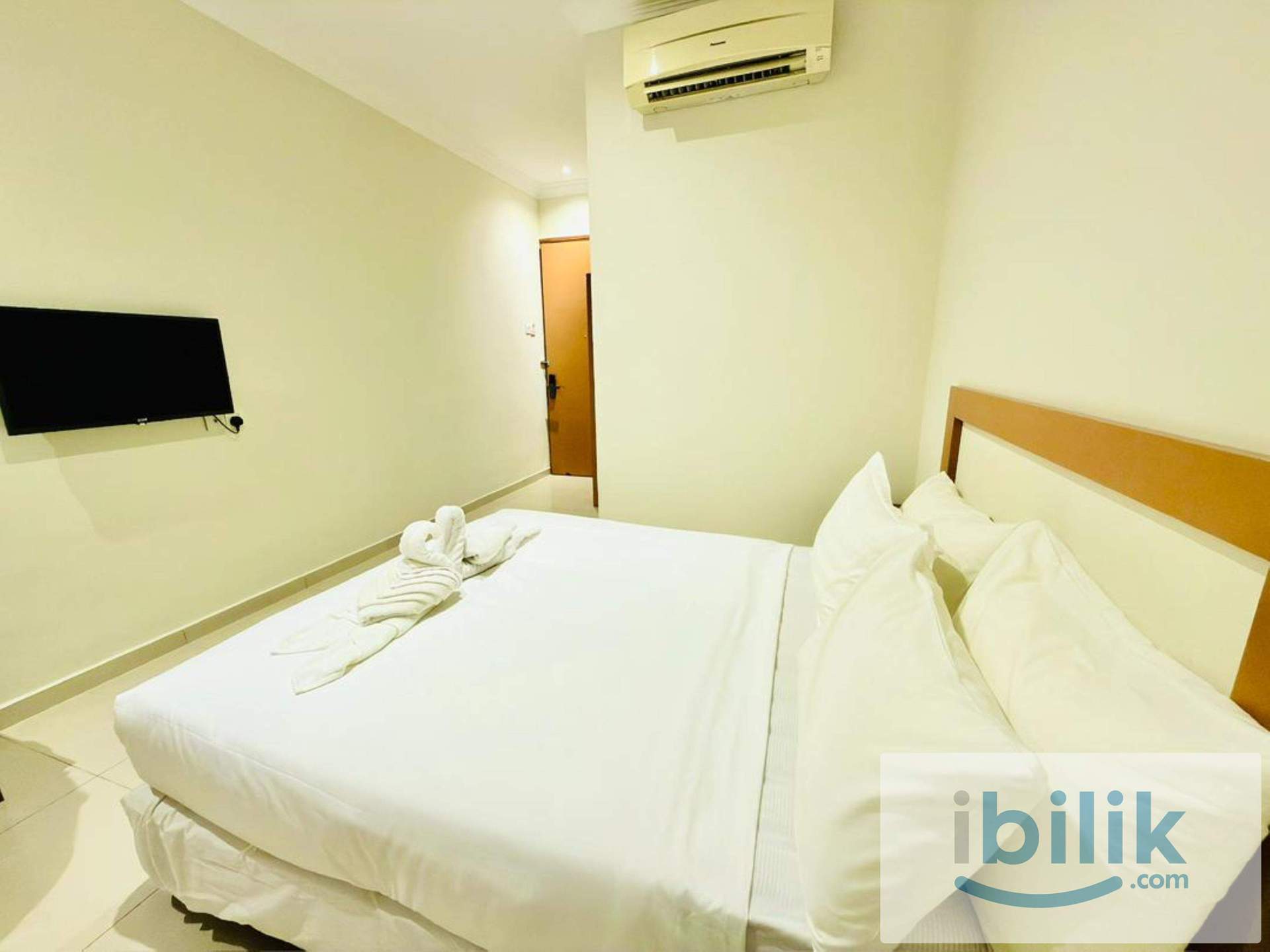 Deluxe Queen Room - Image 5