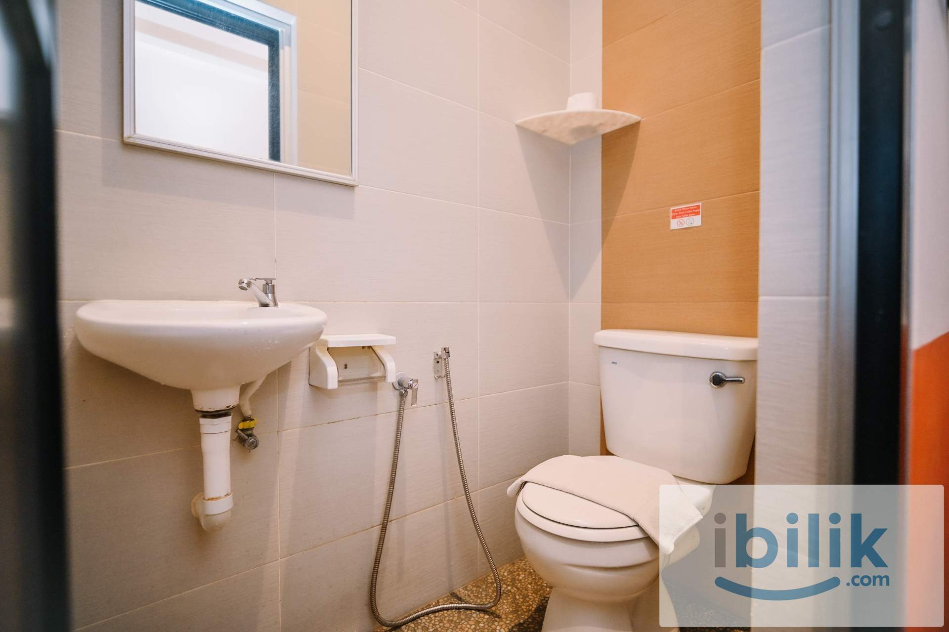 Twin Room Shared Bathroom - Image 4