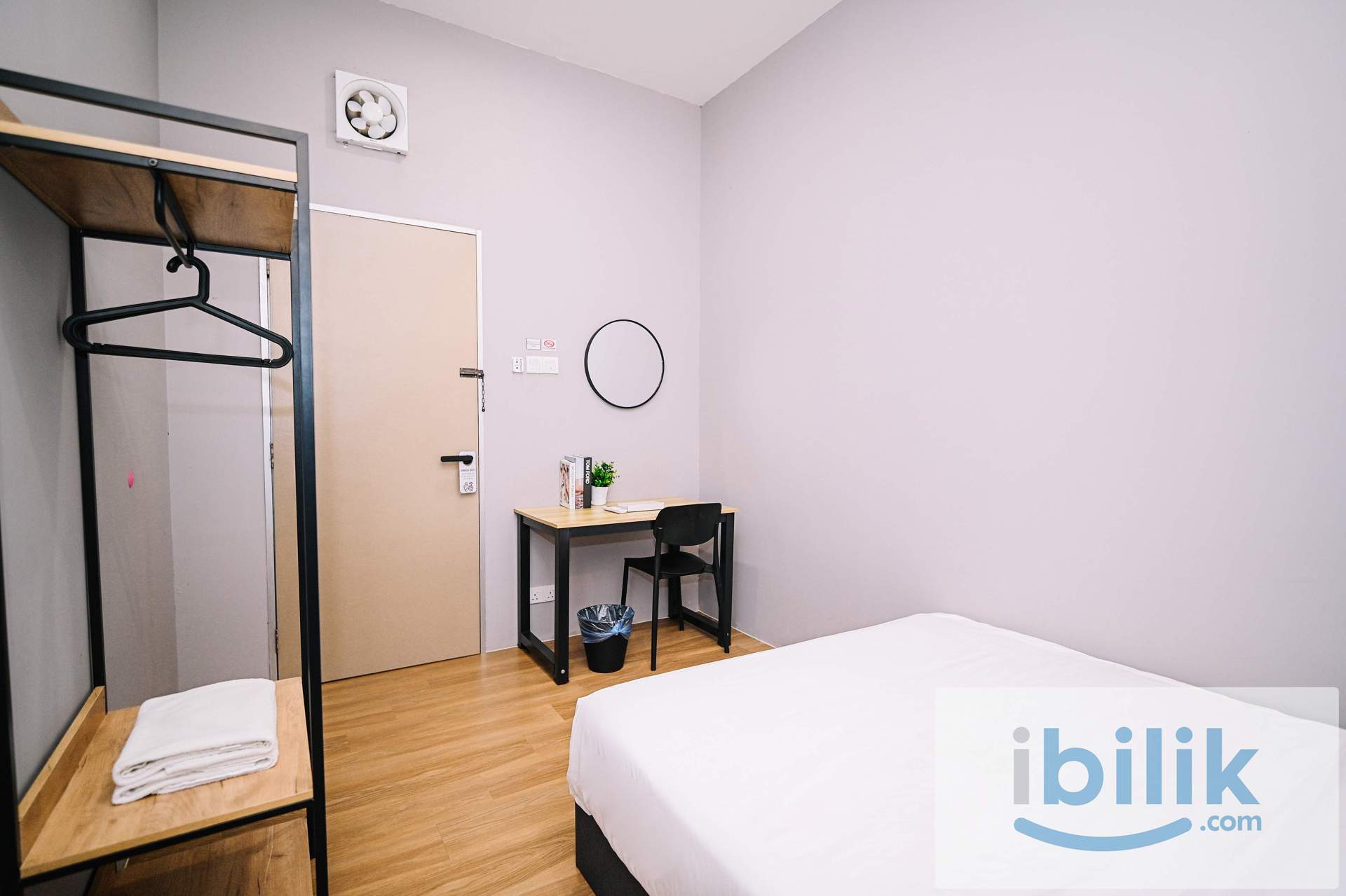 Standard Queen Shared Bathroom - Image 3