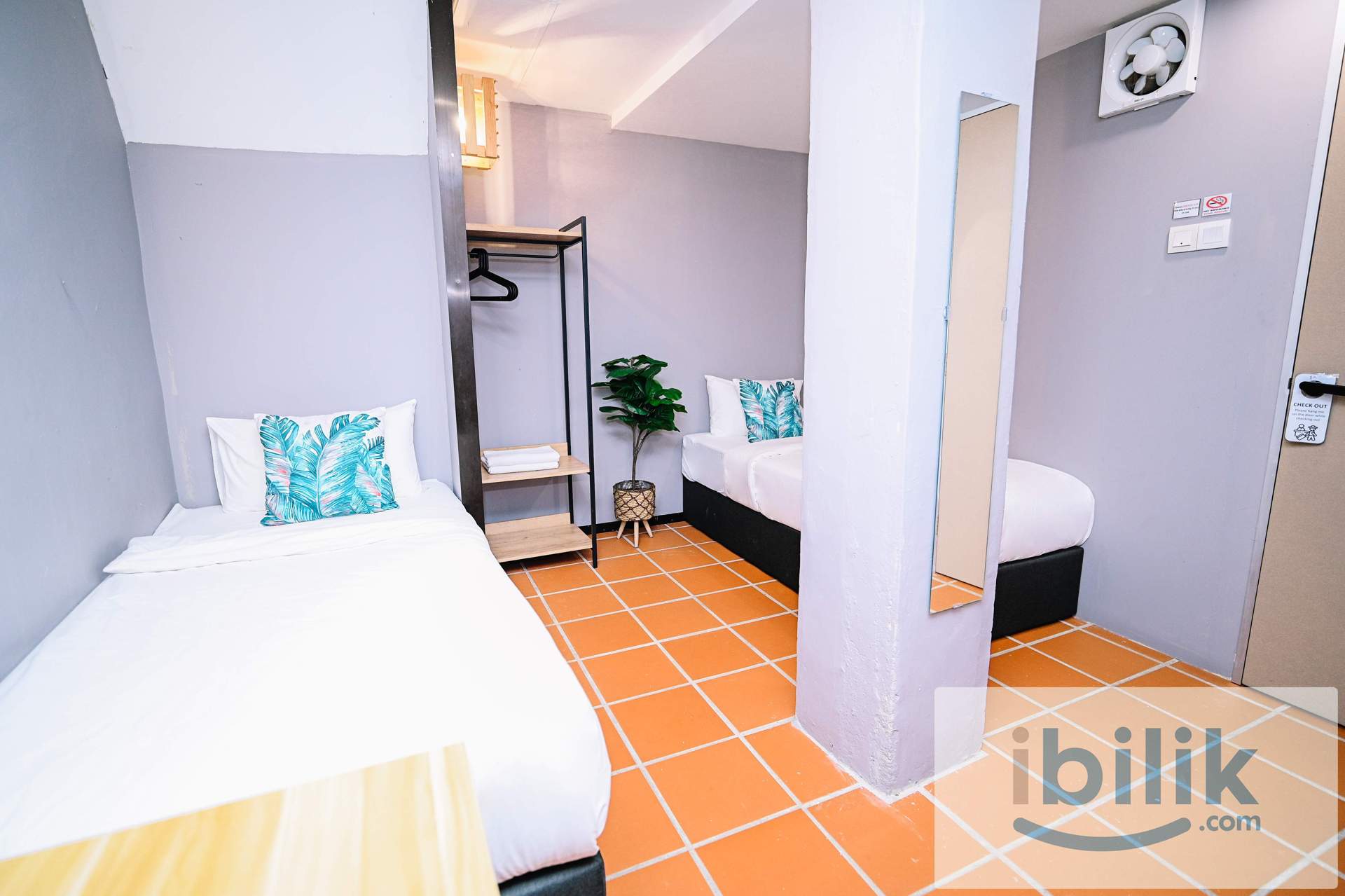 Standard Twin Shared Bathroom - Image 1