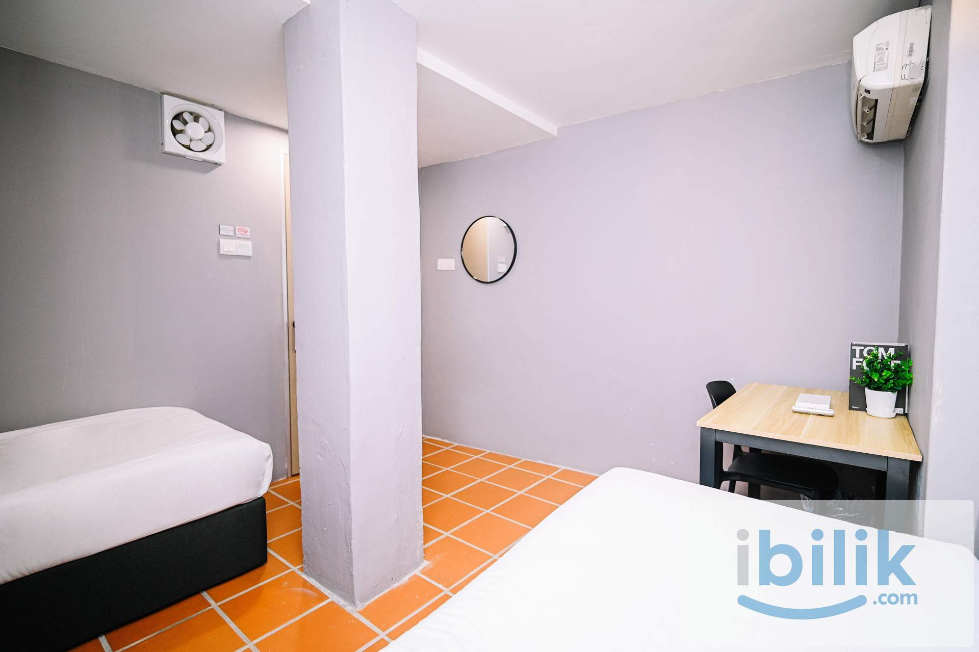 Standard Twin Shared Bathroom - Image 4