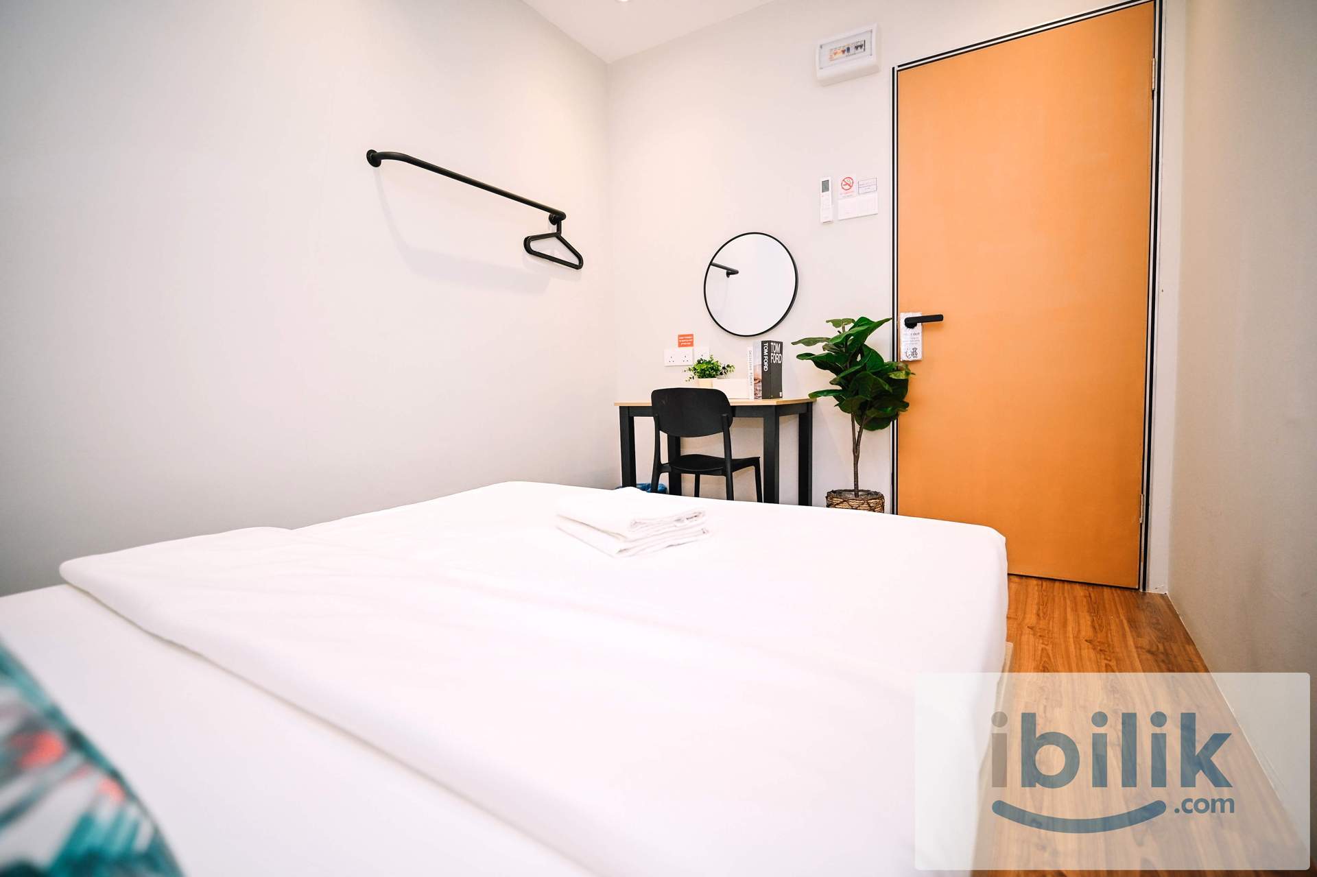 Standard Queen Shared Bathroom - Image 3