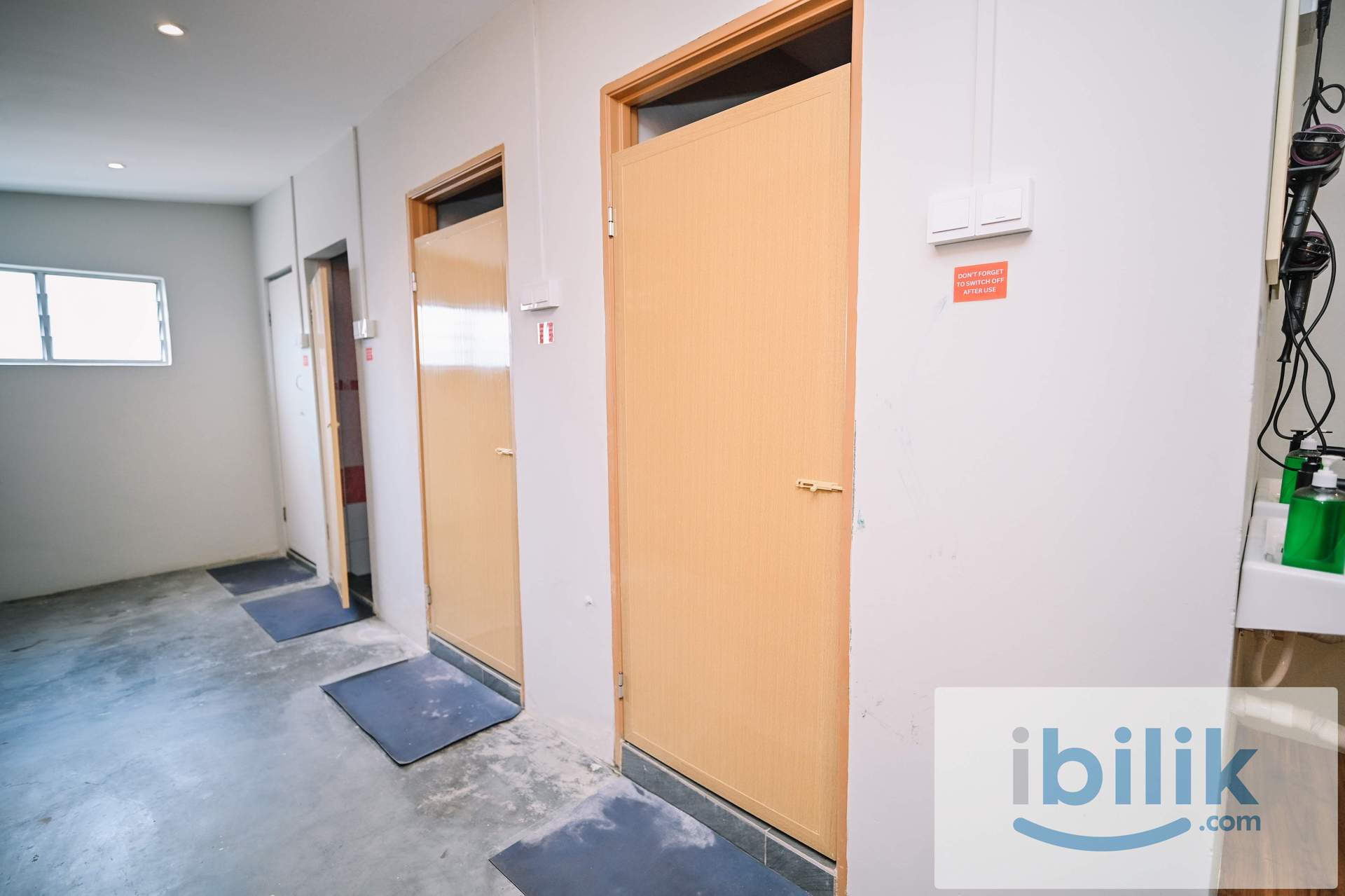 Deluxe Queen Shared Bathroom - Image 6