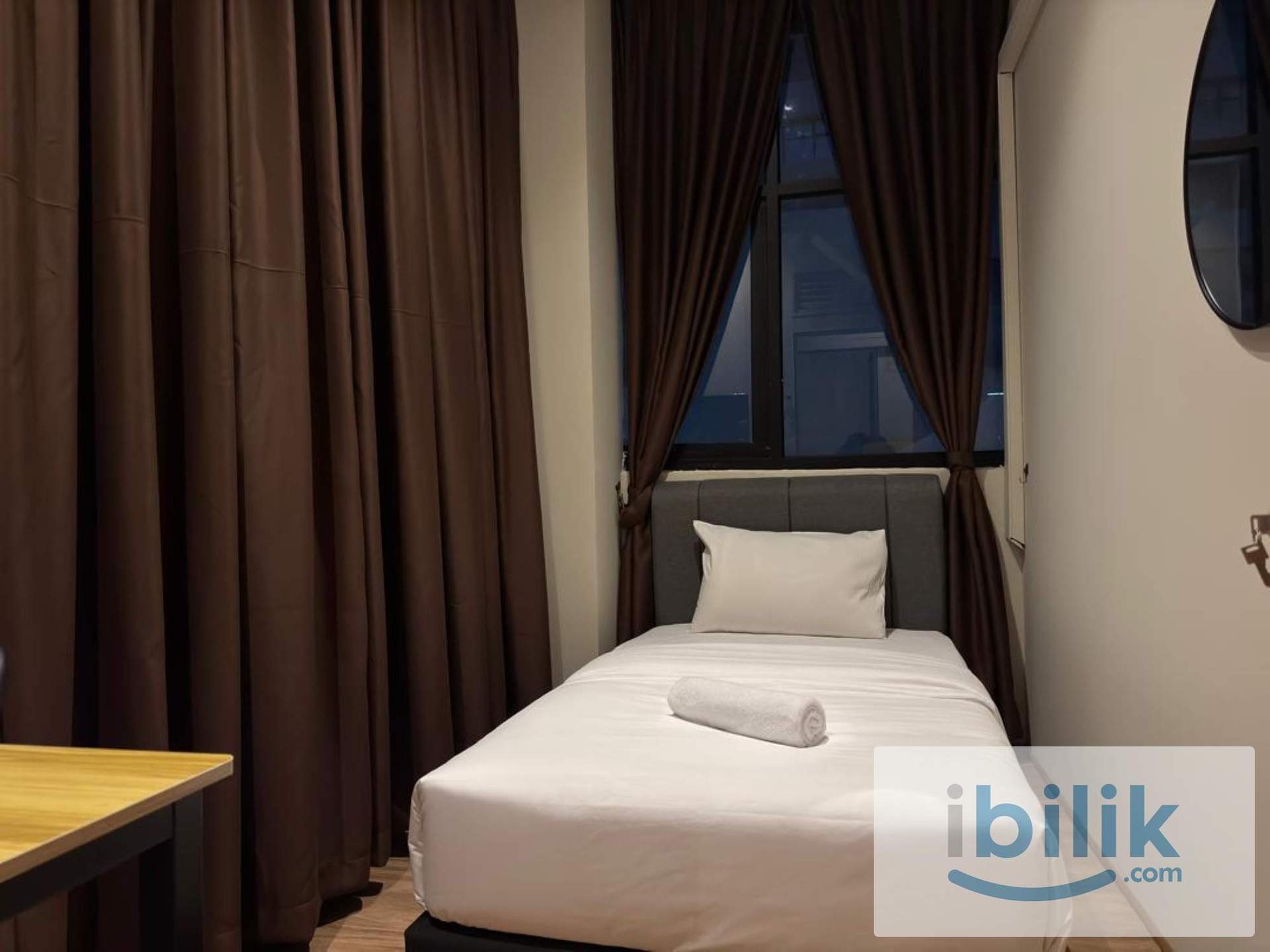 Deluxe Single Shared Bathroom - Image 1