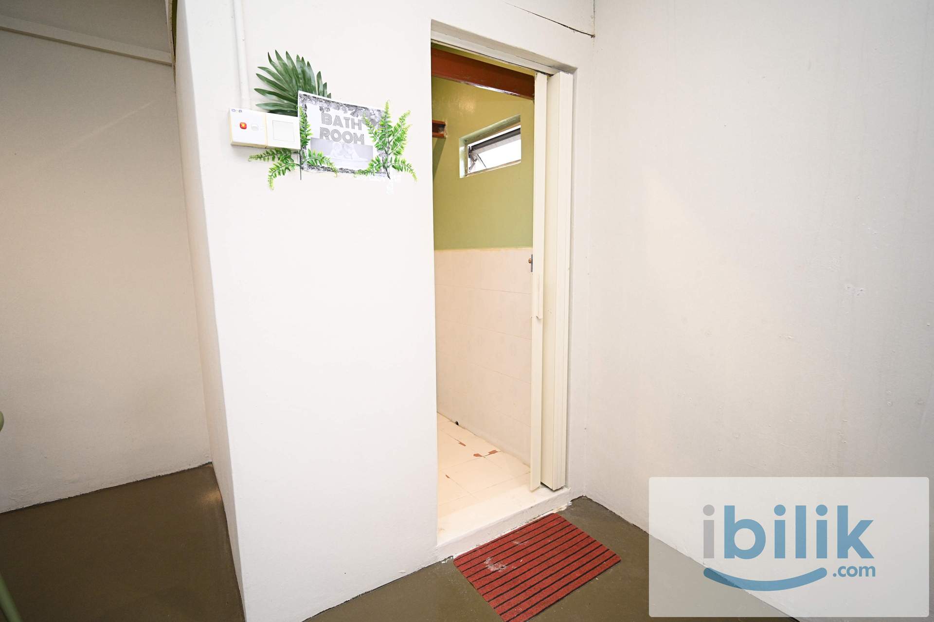 Deluxe Queen Shared Bathroom - Image 6
