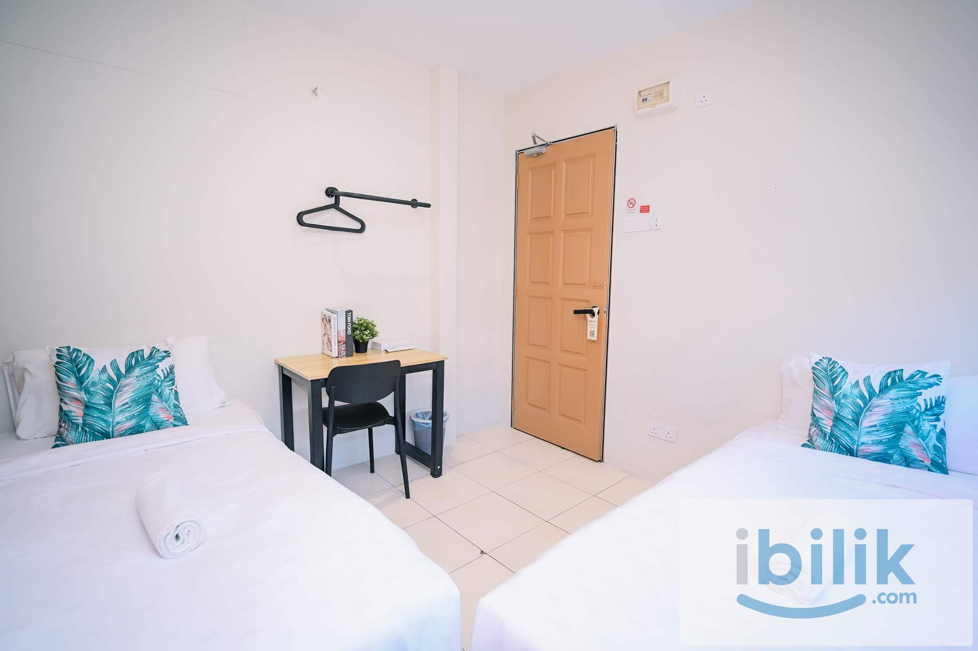 Standard Twin Shared Bathroom - Image 1