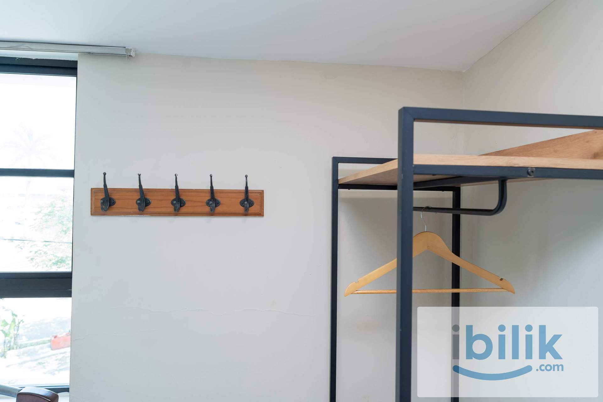 Standard Single Shared Bathroom - Image 4