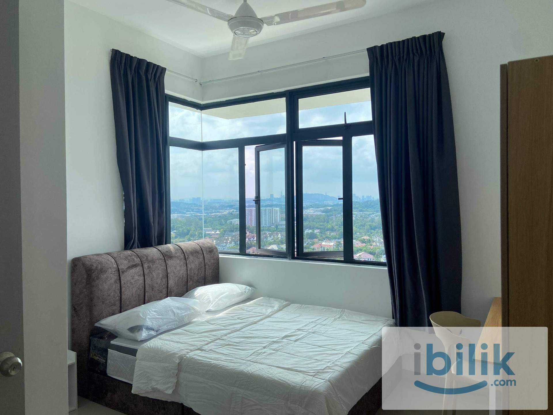 Spacious Female Master Bedroom near IOI Putrajaya - Image 2