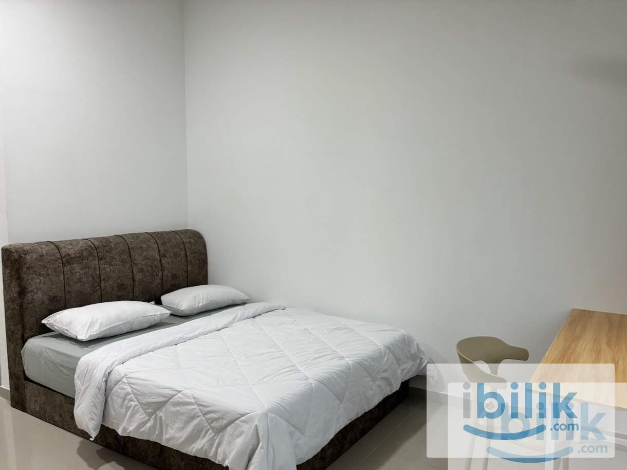 Spacious Master Bedroom for Female near Putrajaya - Image 1