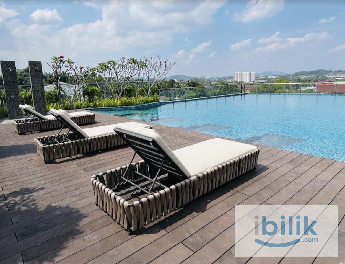Spacious Master Bedroom for Female near Putrajaya - Image 9