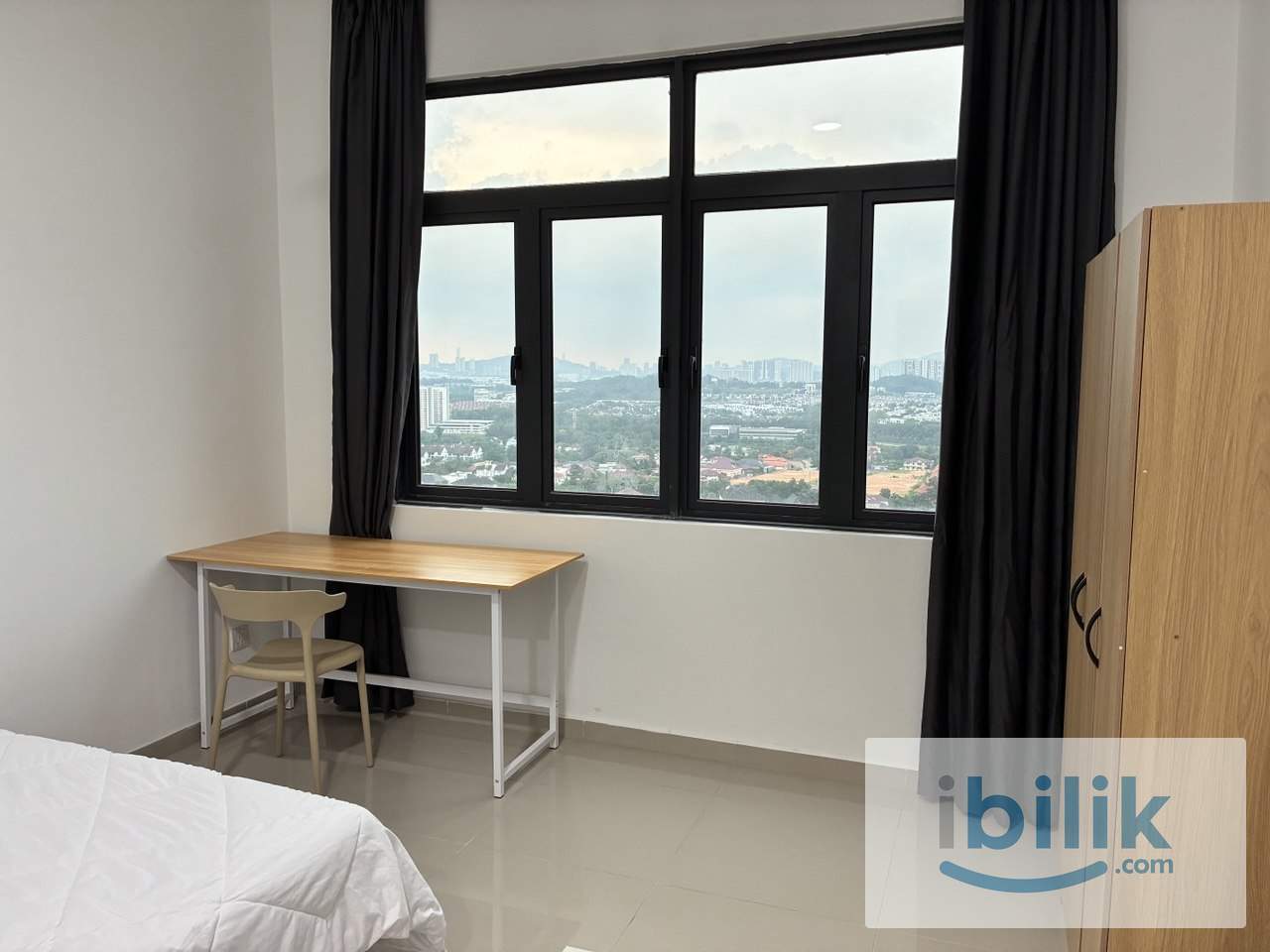 Spacious Master Bedroom for Female near Putrajaya - Image 10