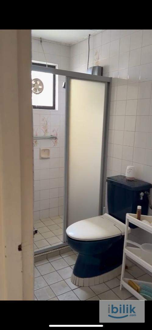 Master Room - Image 2