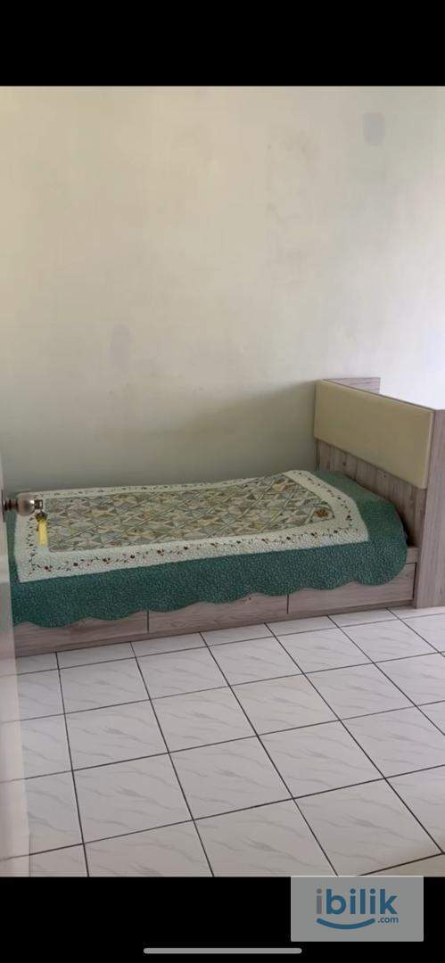 Master Room - Image 6