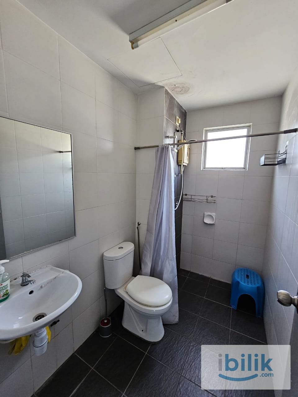 Master Bedroom - Image 7