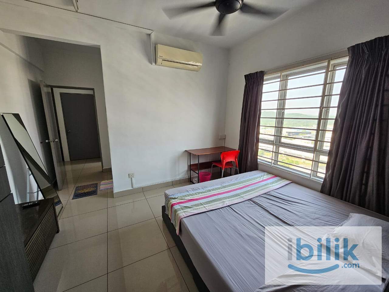 Master Bedroom - Image 9
