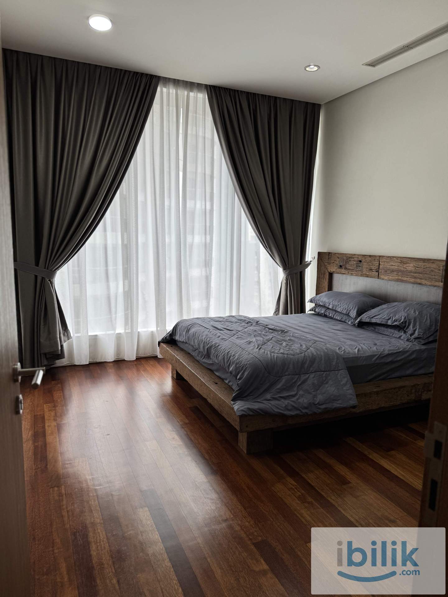 Cozy Queen Room @ KLCC | 3mins walk to Pavillion - Image 1