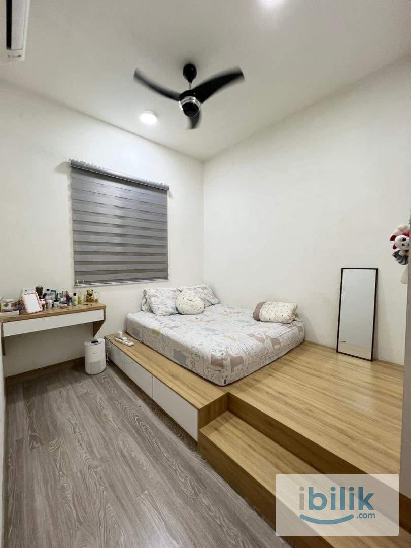 Middle room - Image 1