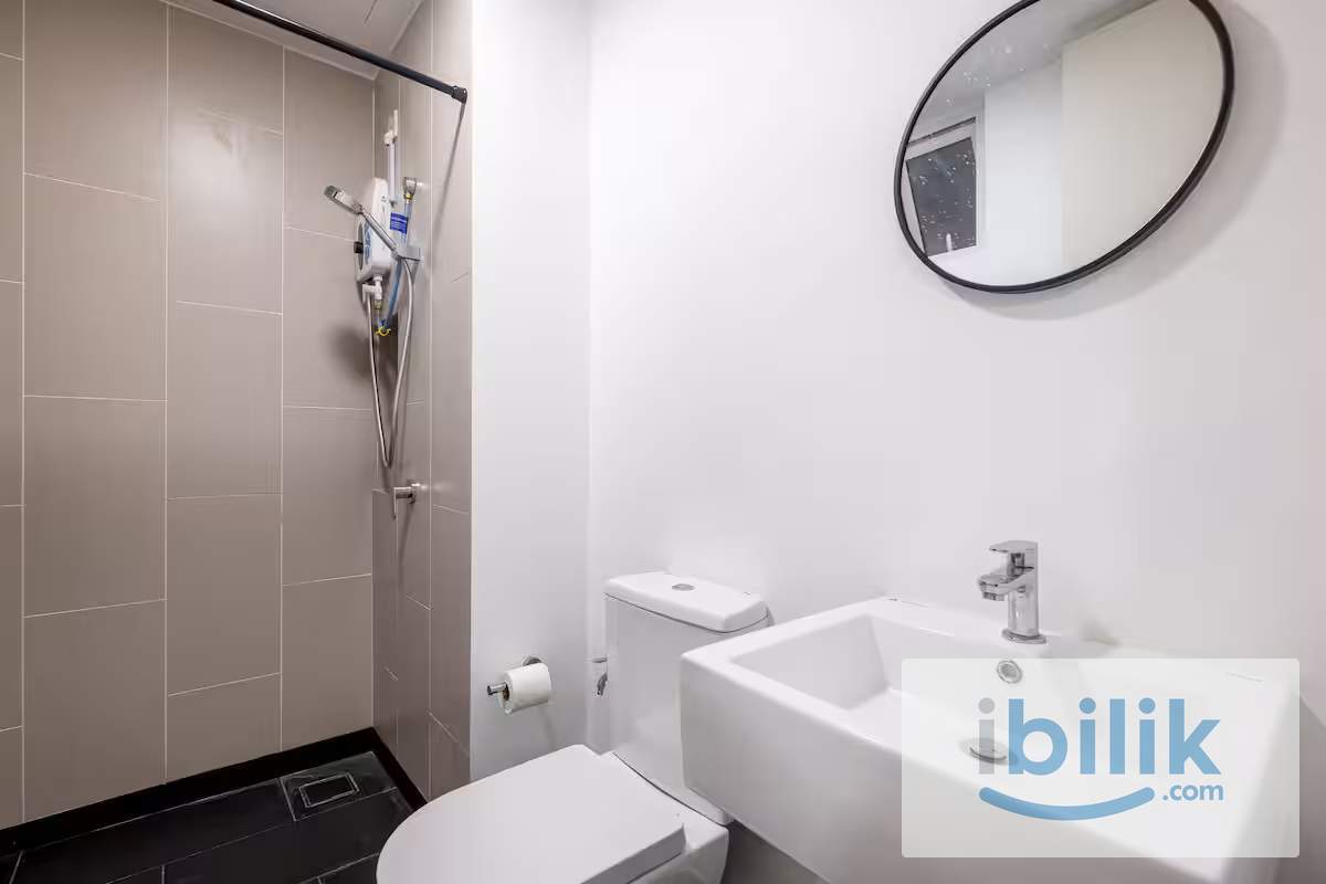 Master Room with Private Bathroom 🚿 | Near MRT Maluri | Lavile Residence - Image 3