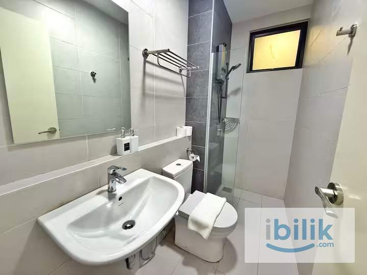Master Bedroom @ Lavile Residence | Walk to MRT | Ready Move In - Image 3