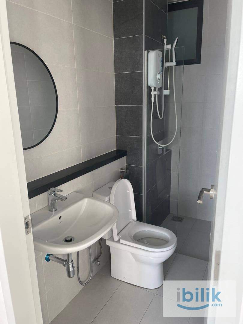 Affordable Master Room Near MRT Maluri | Lavile Residence - Image 2