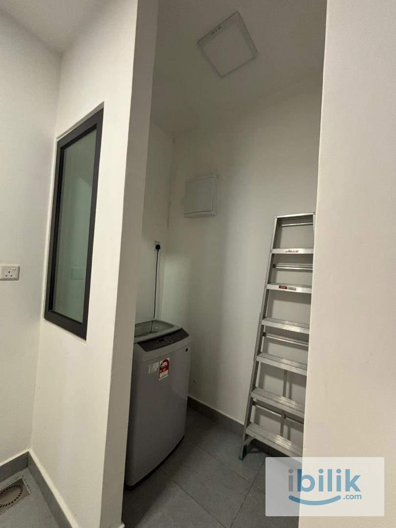 Premium Master Room | Walk to MRT Maluri + Velocity - Image 5