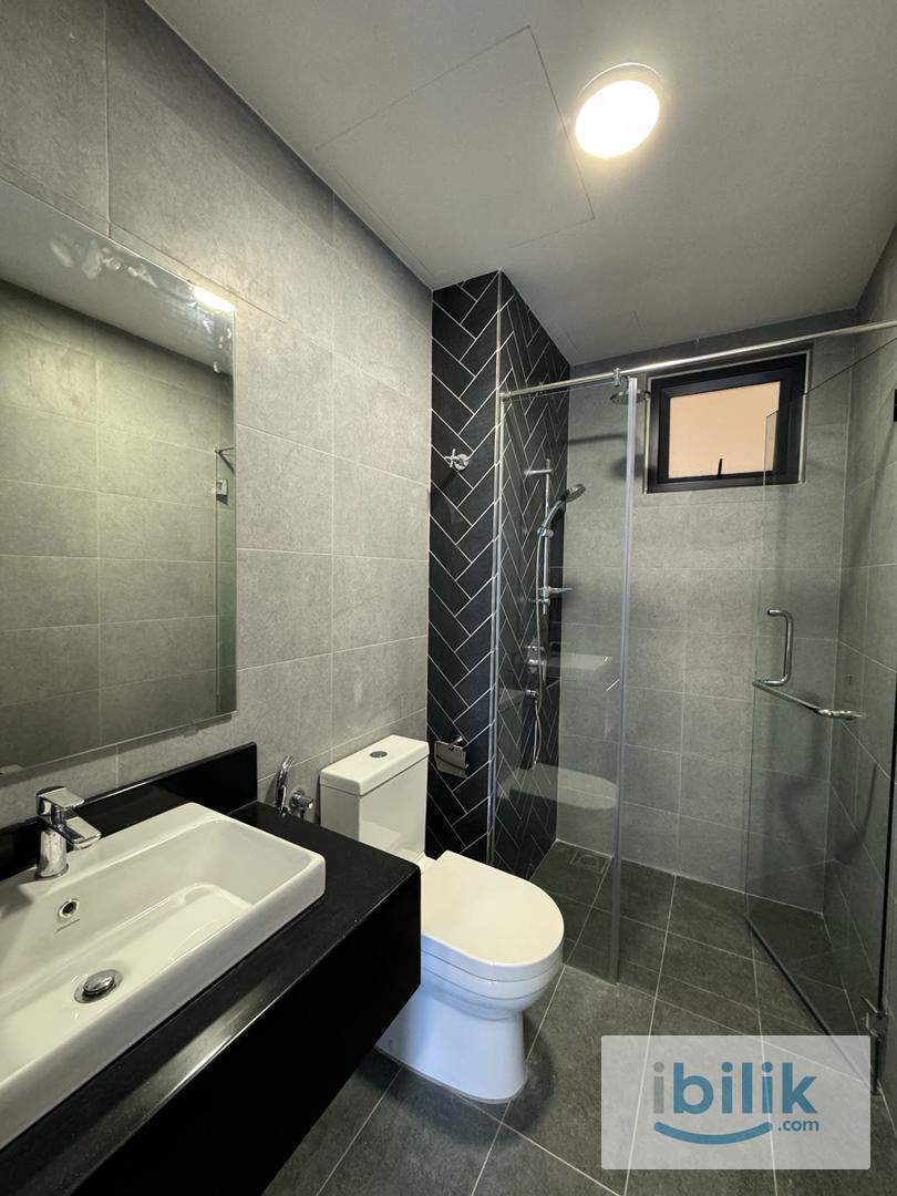 Master Room with Private Bathroom 🚿 | Near Sunway Velocity - Image 2