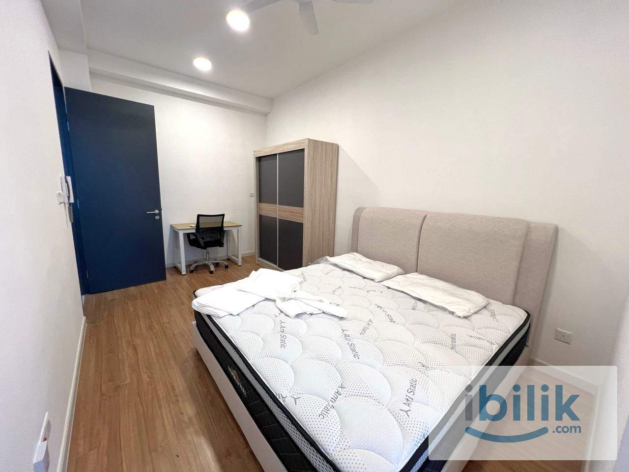 Medium Room near MRT Maluri | Walk to Sunway Velocity - Image 1