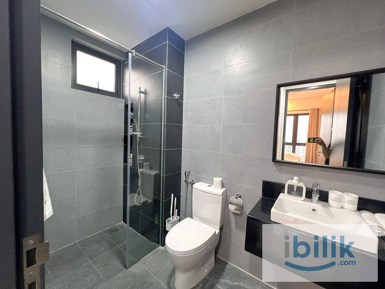 Master Room next to Maluri MRT | Near Velocity Mall - Image 2