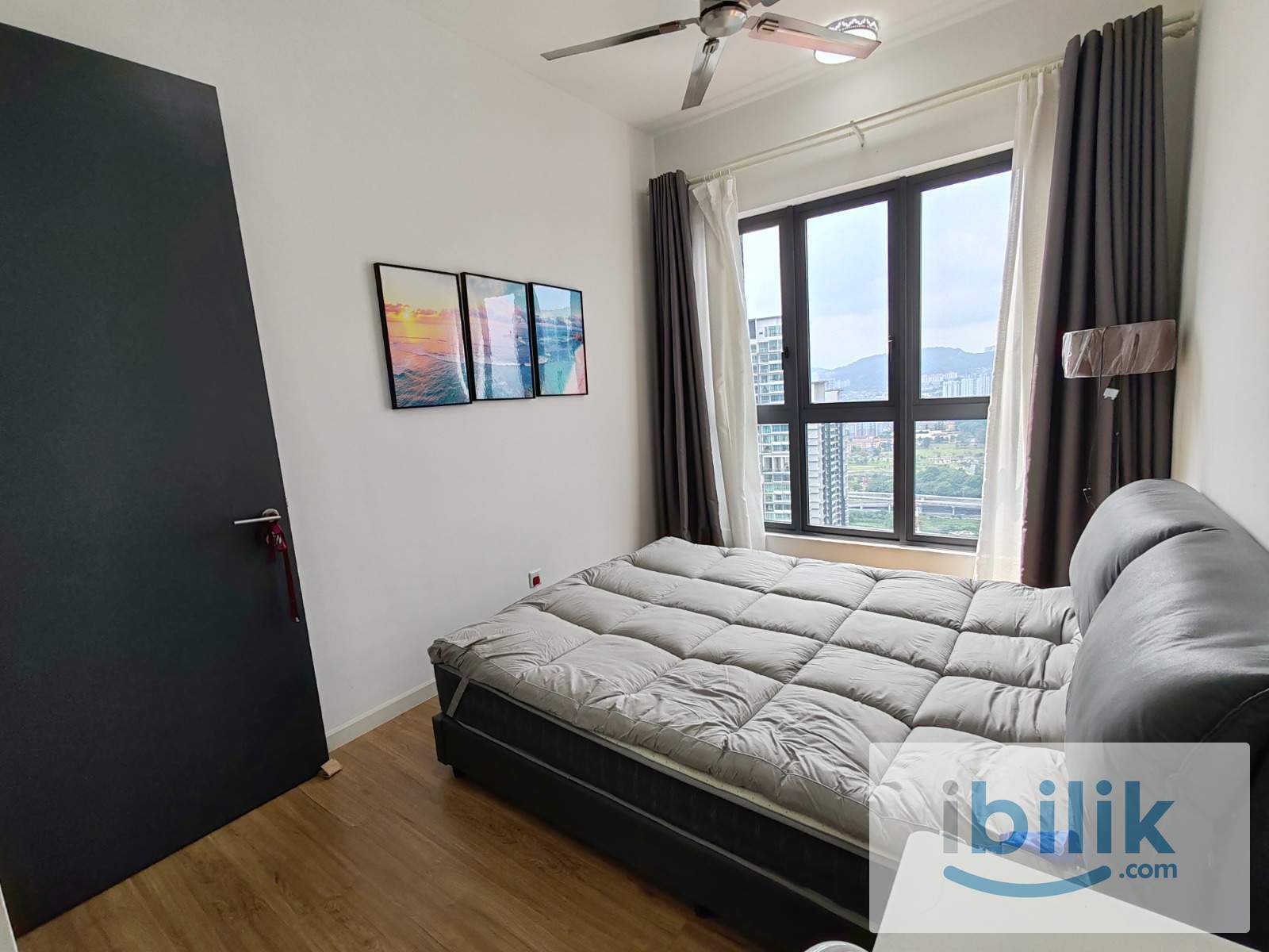Spacious Medium Room near MRT Maluri | Walk to Sunway Velocity - Image 1