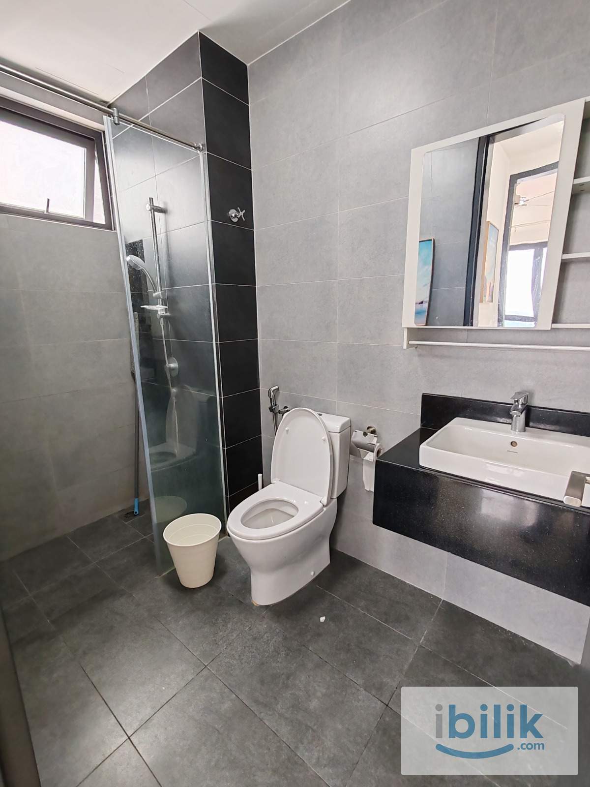 Spacious Medium Room near MRT Maluri | Walk to Sunway Velocity - Image 3