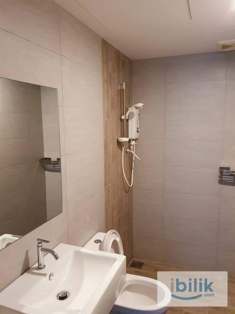 master bedroom with private bath - Image 2