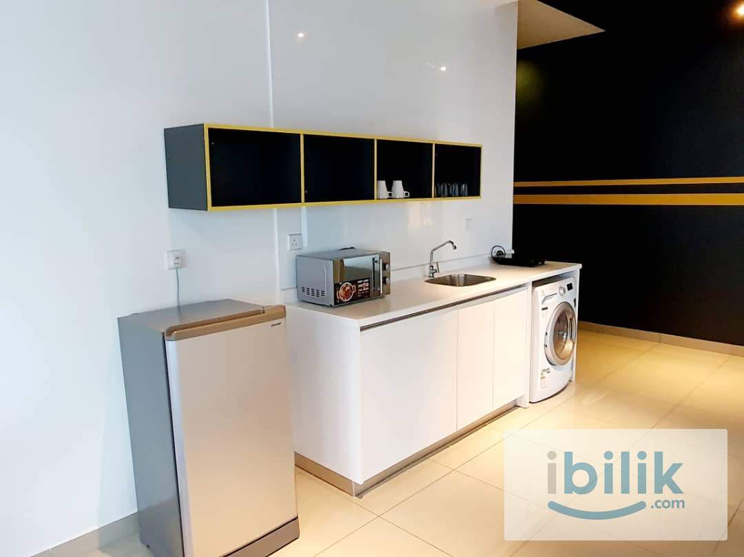 master bedroom with private bath - Image 4