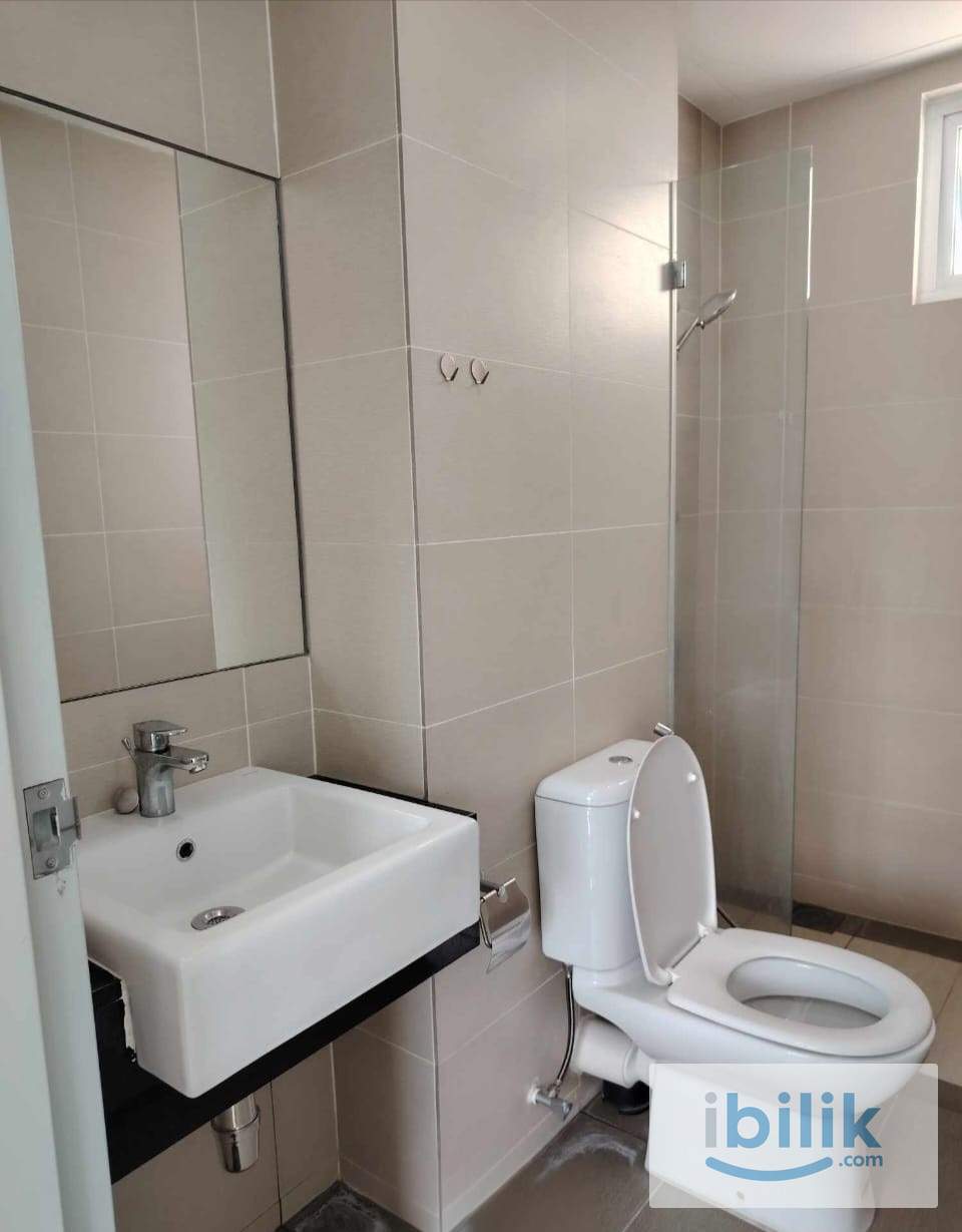 Beautiful Medium Room @Direct owner at Queensbay /Bayan Lepas - Image 7