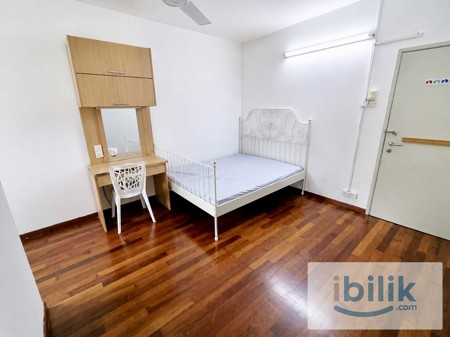 🏠 Spacious Room with Private Bathroom 🚿 | 🚗 3–5 mins to AEON Bukit Tinggi 🛍️ - Image 1