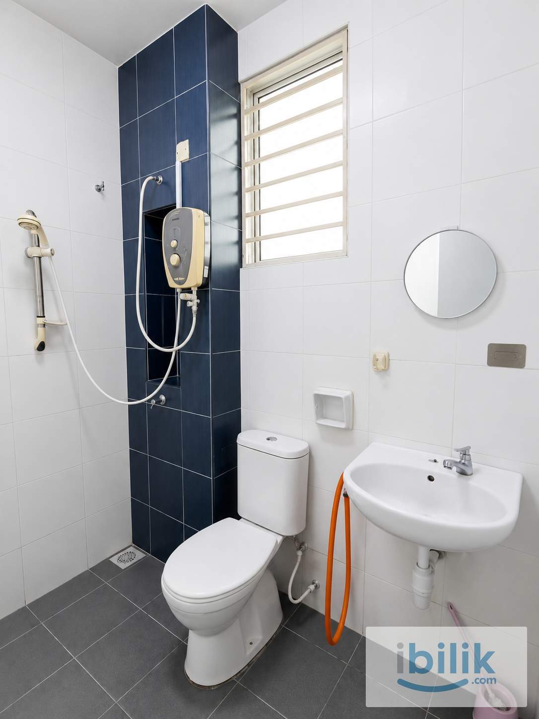 🏠 Spacious Room with Private Bathroom 🚿 | 🚗 3–5 mins to AEON Bukit Tinggi 🛍️ - Image 4