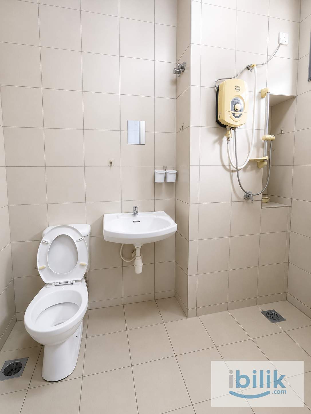 🏠 Medium Room + Private Bathroom @ Bandar Botanic | 🚘 Near AEON & Lotus’s Bukit Tinggi 🛍️ - Image 3