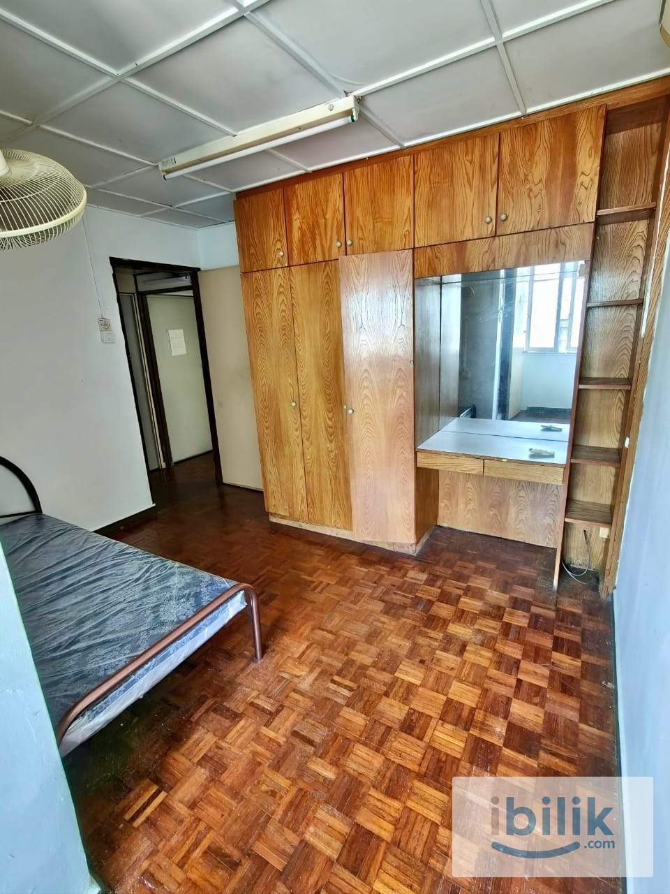 🏃🏻 350m to Taman Bahagia LRT 🚆 | Medium Room with Private Bathroom 🚿 - Image 2