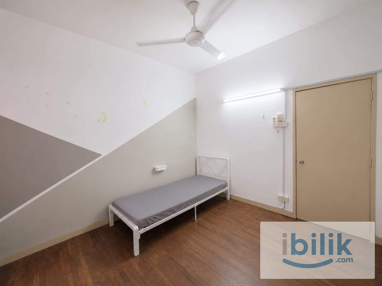 🏡 Kemuning Utama Room For Rent | 🚗 8 Mins To Gamuda Walk Mall 🛍️ - Image 2