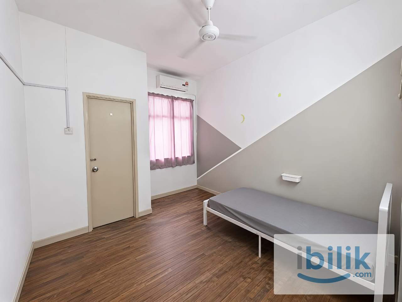 🏡 Kemuning Utama Room For Rent | 🚗 8 Mins To Gamuda Walk Mall 🛍️ - Image 1