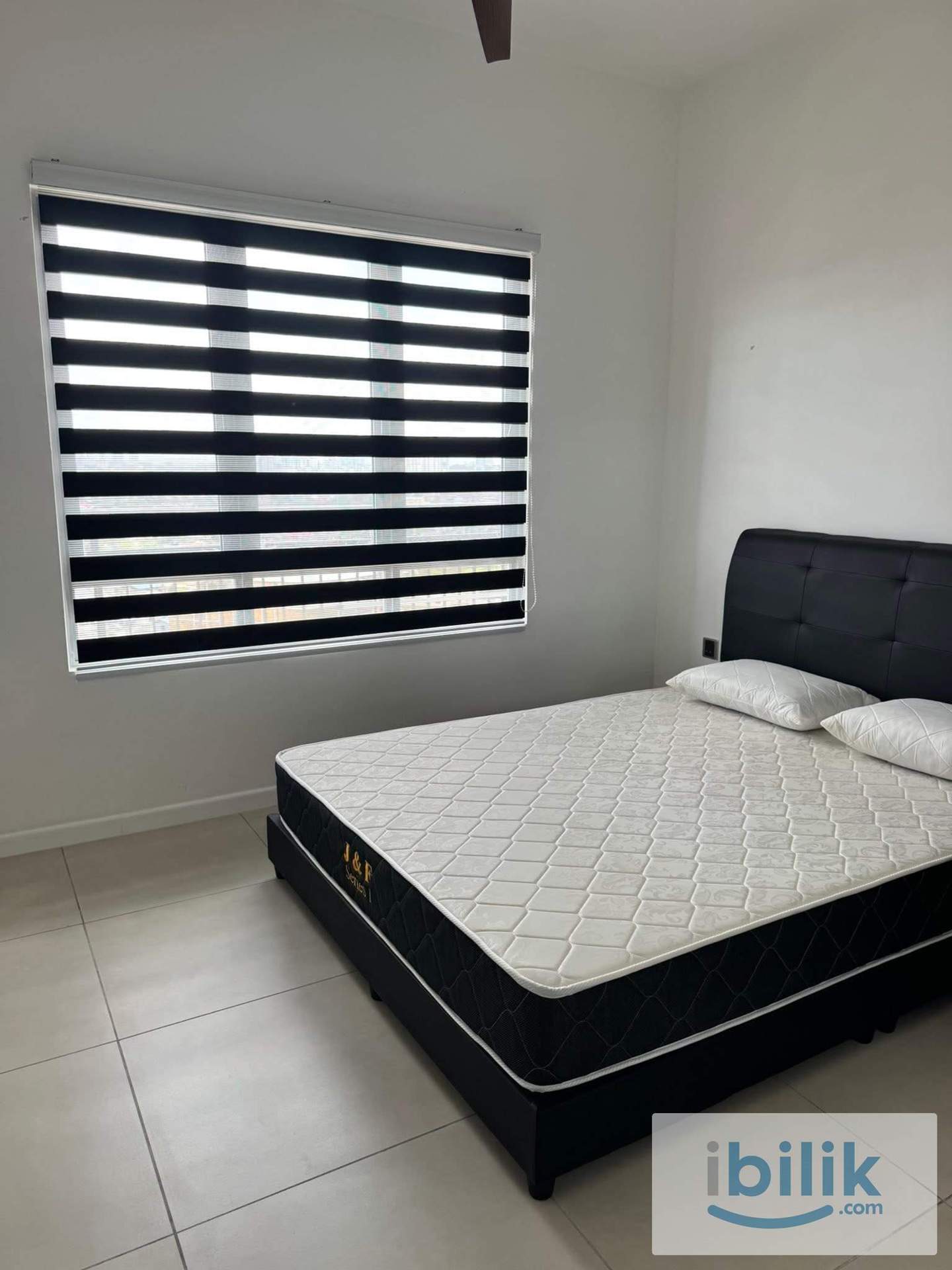 Middle Room - Image 2