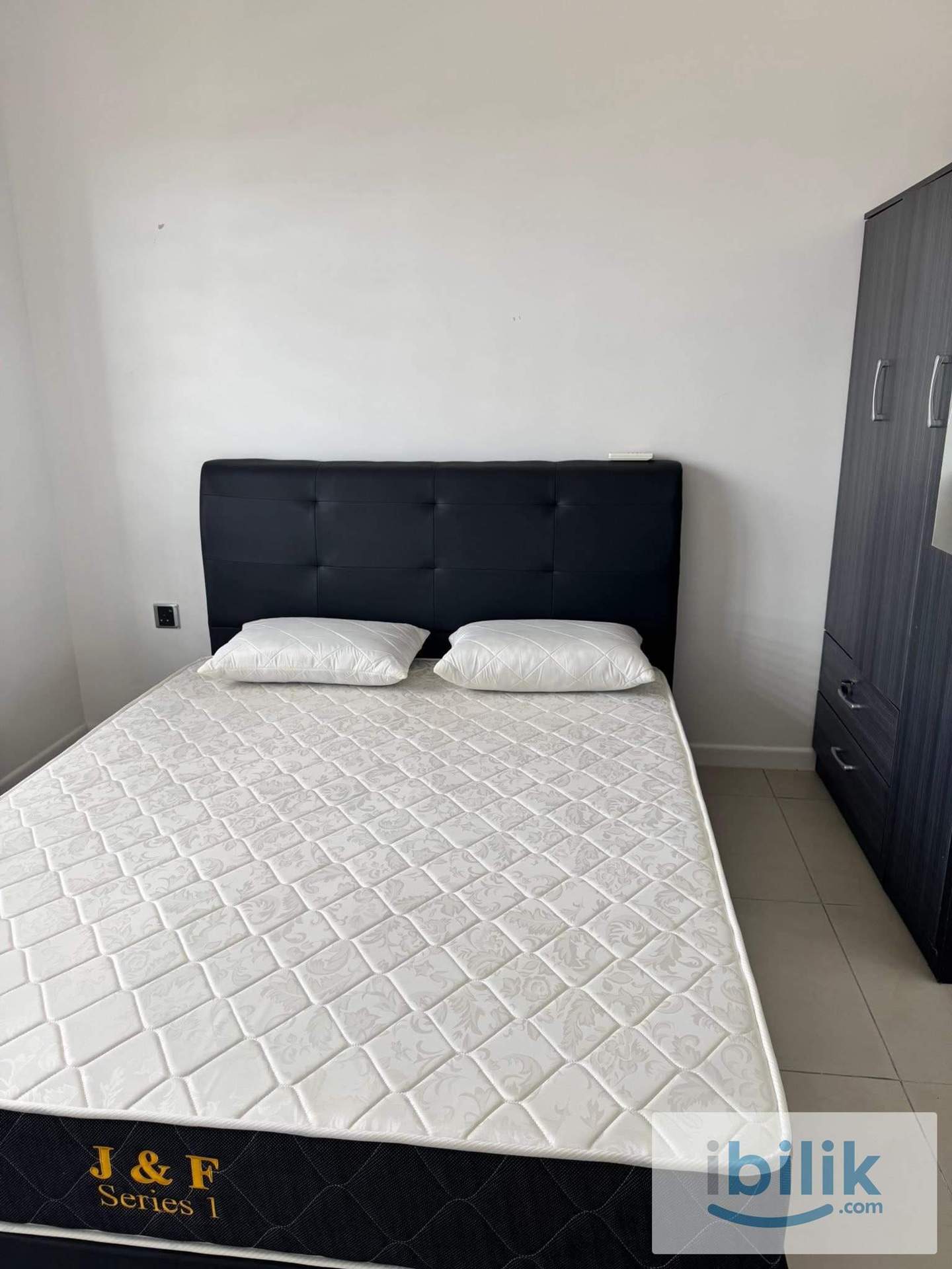 Middle Room - Image 4