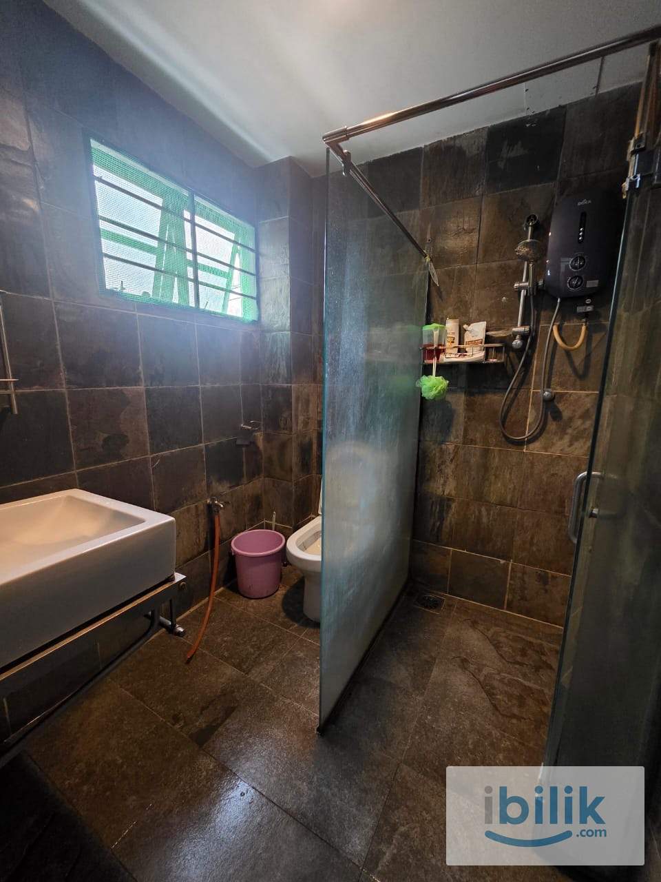 Medium room with AirCon  - Image 1