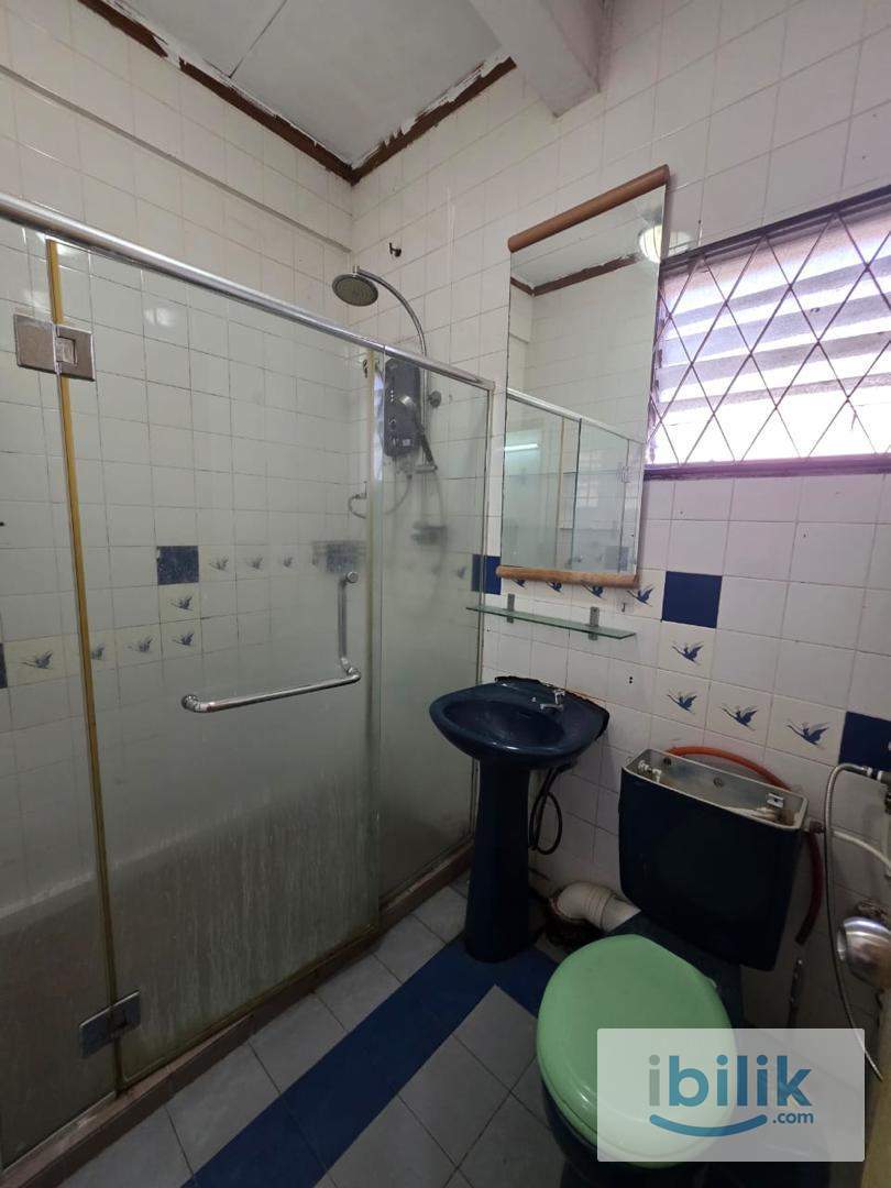 Master room with A/c walking distance to kelana LRT - Image 4