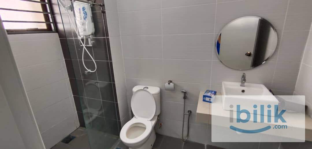 Master Room with Private Toilet and Balcony for Rent at Kayu Ara  - Image 3