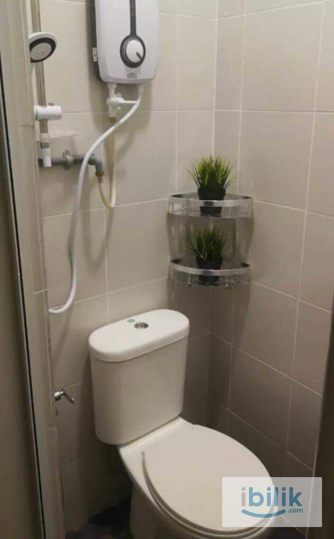 Single Room share toilet for rent at Kingsley Hill Putra Heights - Image 3