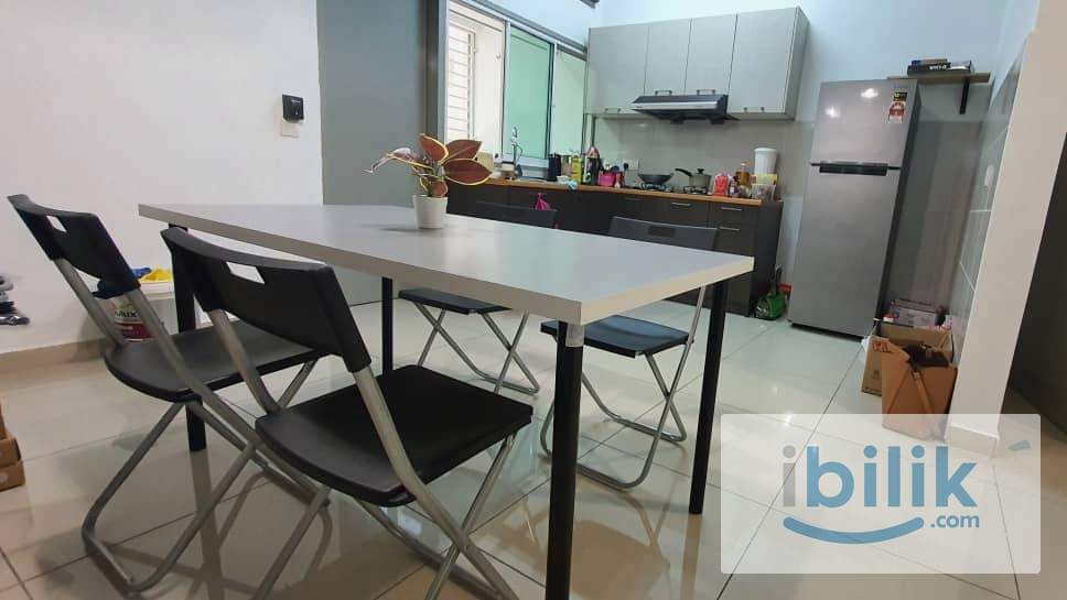 Middle Room with Balcony for Rent at Springville Residence Seri Kembangan - Image 5