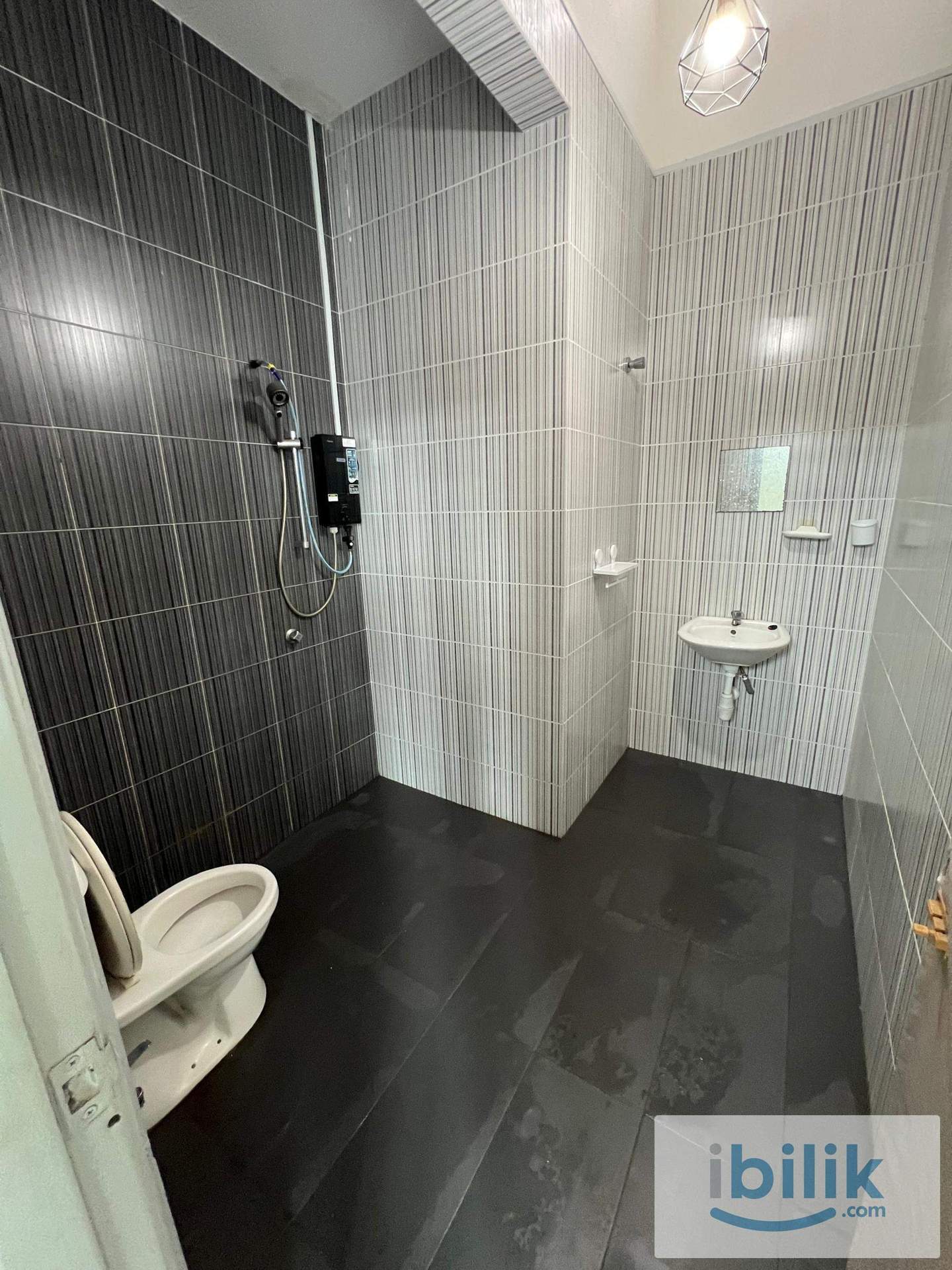 Master Bedroom (Non-sharing) - Image 2