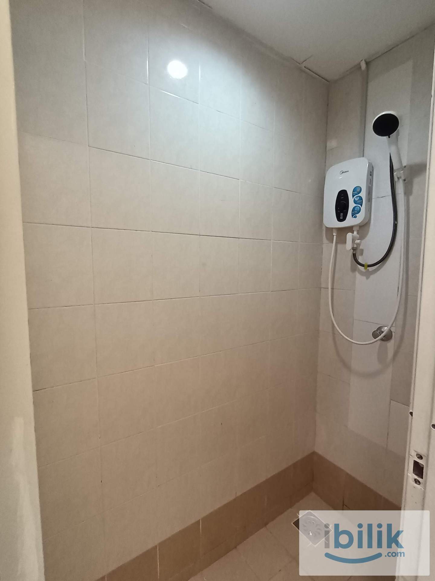 Cozy Large Middle Room / Casa Subang - Image 5