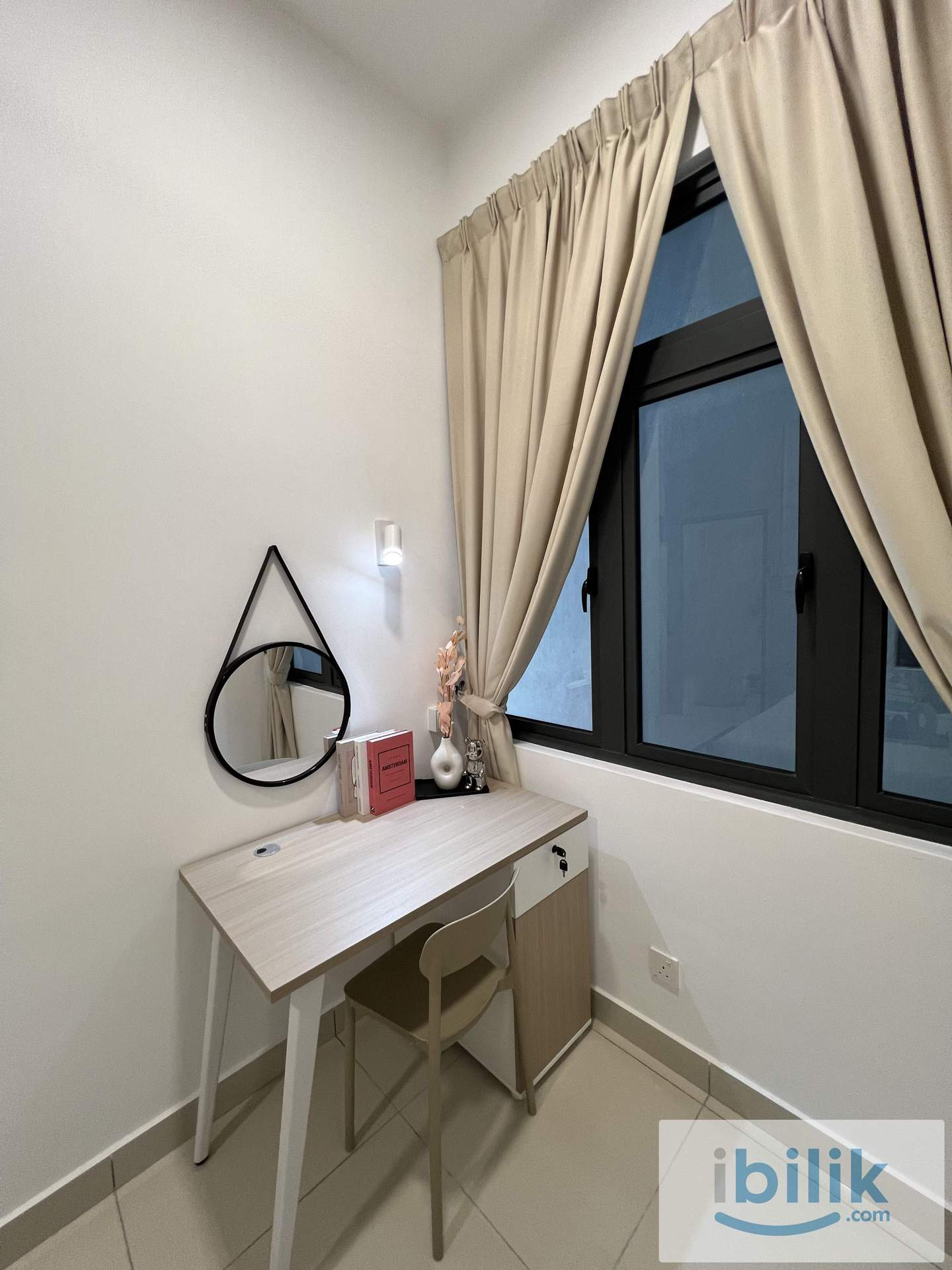 MIDDLE ROOM R4 (D7) - Image 6